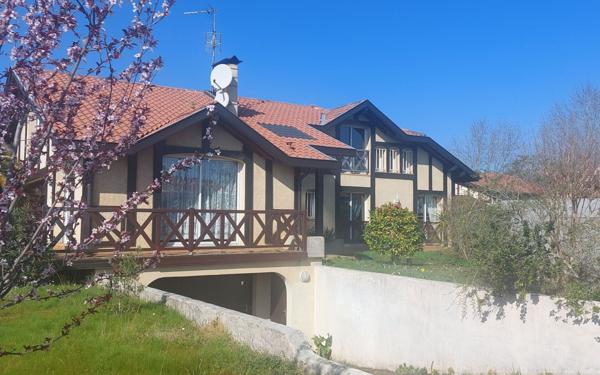 Maison à vendre    6 pièces •  Saint-Vincent-de-Tyrosse