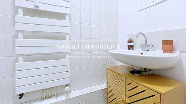Appartement
         3 pièces
        - 70 m² Exclusivité 215 000 € *