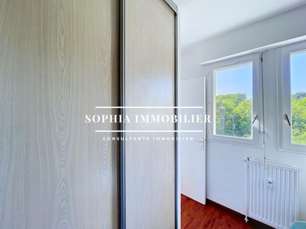 Appartement
         3 pièces
        - 70 m² Exclusivité 215 000 € *