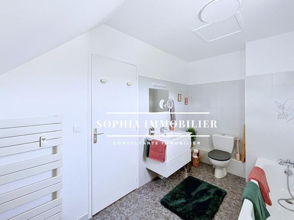 Appartement
         3 pièces
        - 70 m² Exclusivité 215 000 € *
