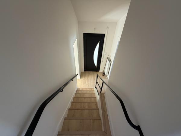MAISON T3 sur SOUS-SOL - DEPENDANCE et TERRAIN