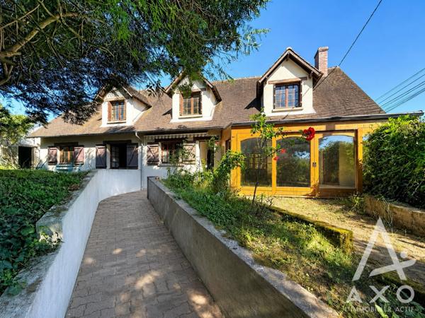 Maison familiale avec garage et dépendance