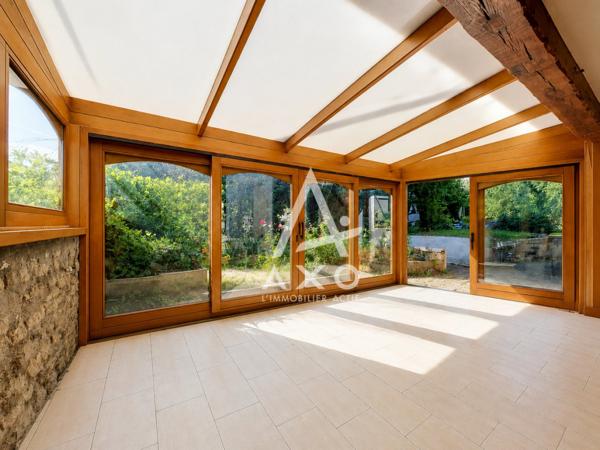 Maison familiale avec garage et dépendance