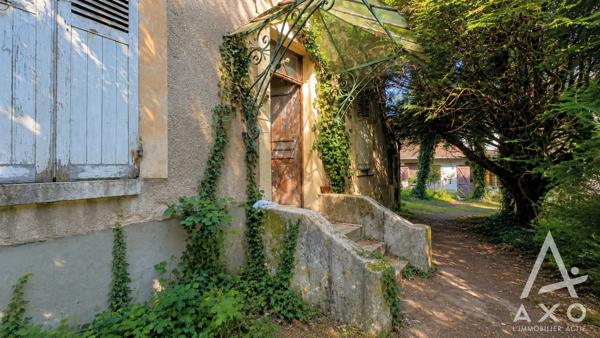 Maison familiale avec garage et dépendance