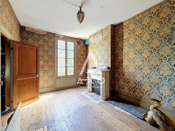 Maison familiale avec garage et dépendance