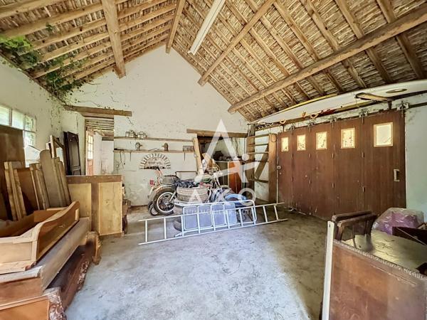 Maison familiale avec garage et dépendance