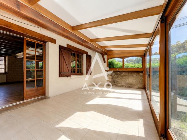 Maison familiale avec garage et dépendance
