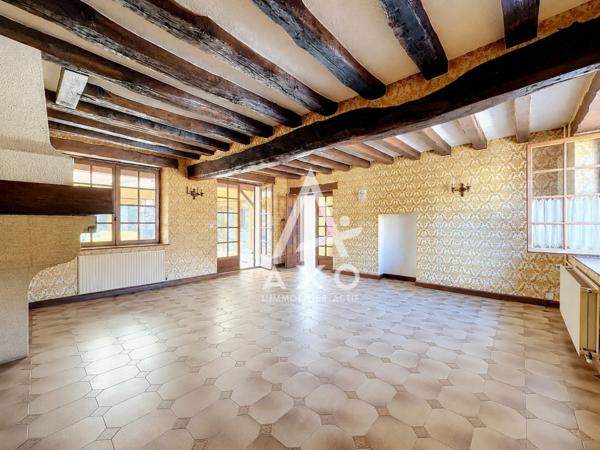 Maison familiale avec garage et dépendance