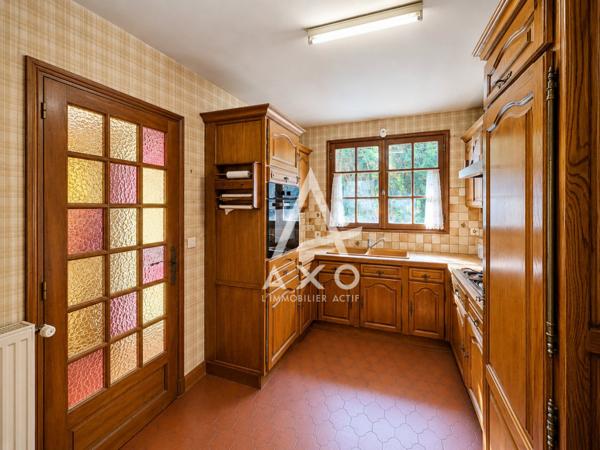 Maison familiale avec garage et dépendance