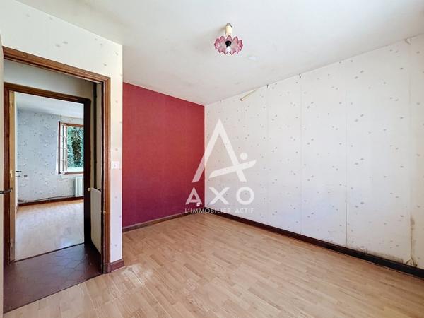 Maison familiale avec garage et dépendance