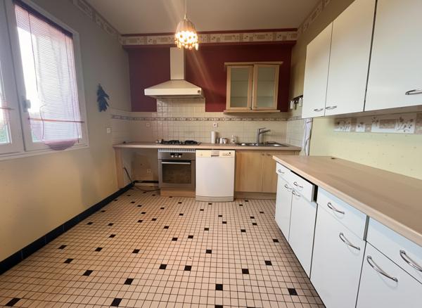 Angoulême – Maison à rénover avec garage et jardin
