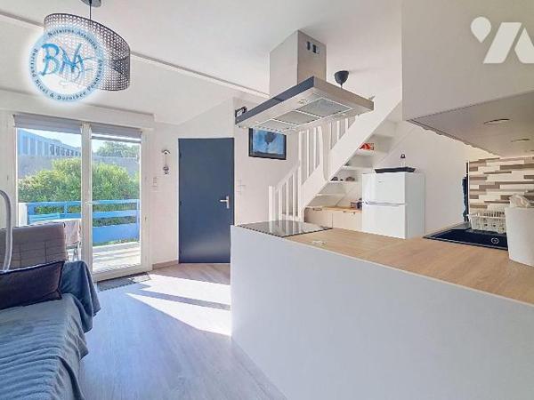 Aux sables blanc, à seulement quelques pas de la plage, cet appartement à été entièrement rénov...