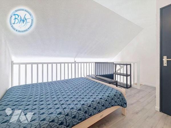 Aux sables blanc, à seulement quelques pas de la plage, cet appartement à été entièrement rénov...