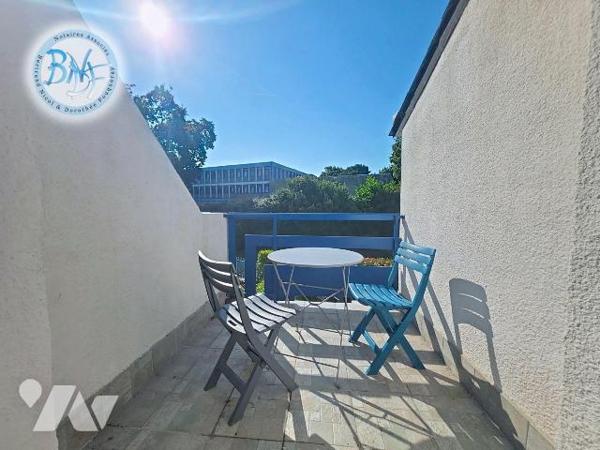 Aux sables blanc, à seulement quelques pas de la plage, cet appartement à été entièrement rénov...