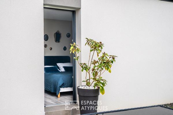 Maison contemporaine de plain-pied avec jardin et jacuzzi