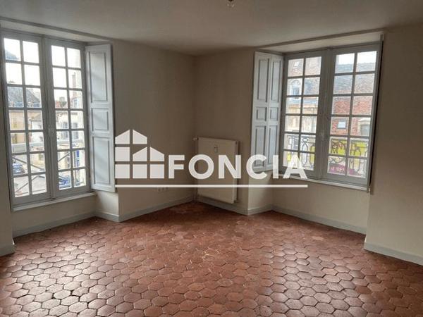 Location Appartement 5 pièces 121 m² - 20 RUE DE LA LIBERTE Semur En Auxois 21140