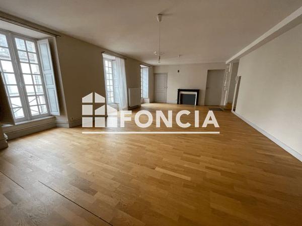Location Appartement 5 pièces 121 m² - 20 RUE DE LA LIBERTE Semur En Auxois 21140