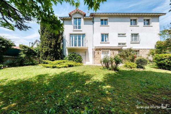 Maison à vendre 10 pièces LE CHESNAY (78)300m²-5 chambres-garage-terrain 756m².