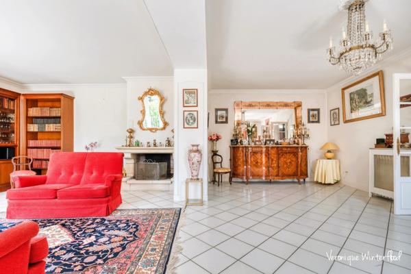 Maison à vendre 10 pièces LE CHESNAY (78)300m²-5 chambres-garage-terrain 756m².