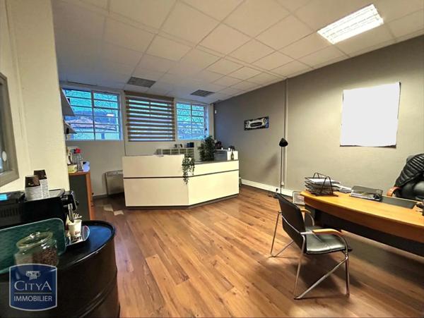 Local commercial à louer 266.81m²