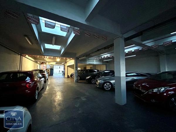 Local commercial à louer 266.81m²