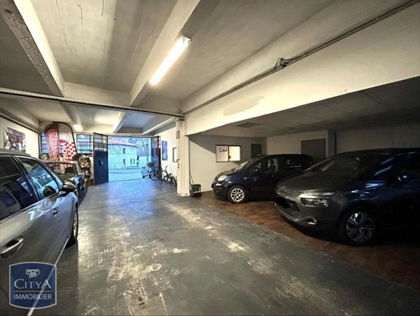 Local commercial à louer 266.81m²