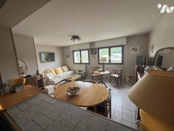 HENNEBONT au deuxième étage appartement T2 avec parking locataire en place 