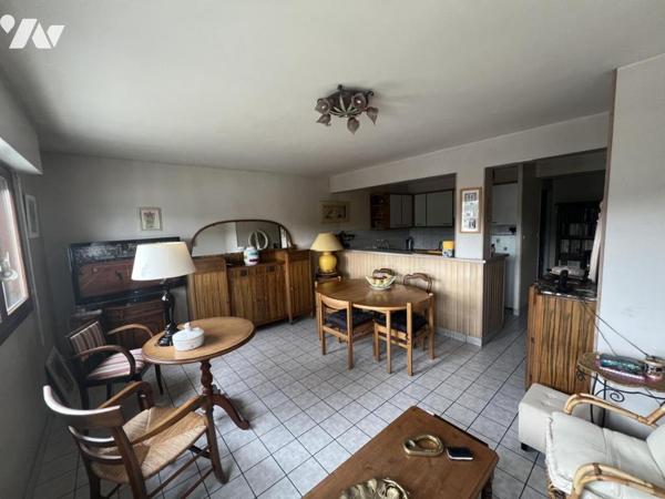 HENNEBONT au deuxième étage appartement T2 avec parking locataire en place 