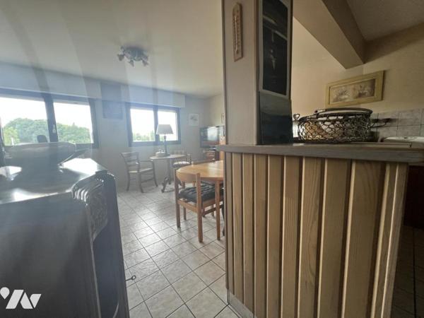 HENNEBONT au deuxième étage appartement T2 avec parking locataire en place 