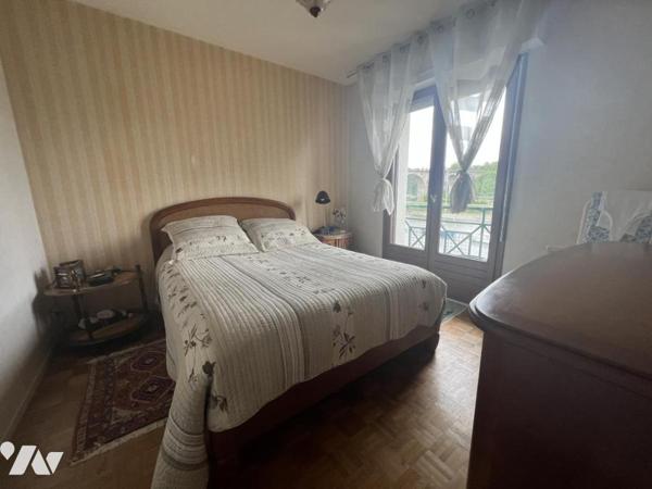 HENNEBONT au deuxième étage appartement T2 avec parking locataire en place 