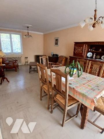 Pavillon sur terrain clos