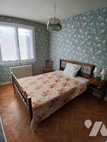 Pavillon sur terrain clos