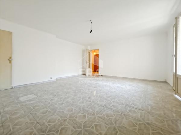 Appartement 3 pièces 83 m2  traversant  Marseille 10e