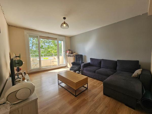 BESANCON CHAPRAIS F2 GRANDE LOGGIA ET PARKING