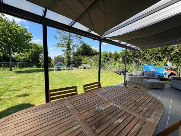 Angerville pavillon, proche du centre-ville comprenant un vaste séjour, cuisine ouverte aménagée 3 chambres dont une suite parentale au rez-de-chaussée, deux WC, salle d'eau, un abri de jardin, le tout sur un beau terrain clos, arboré de 479 m². Aucun travaux à prevoir