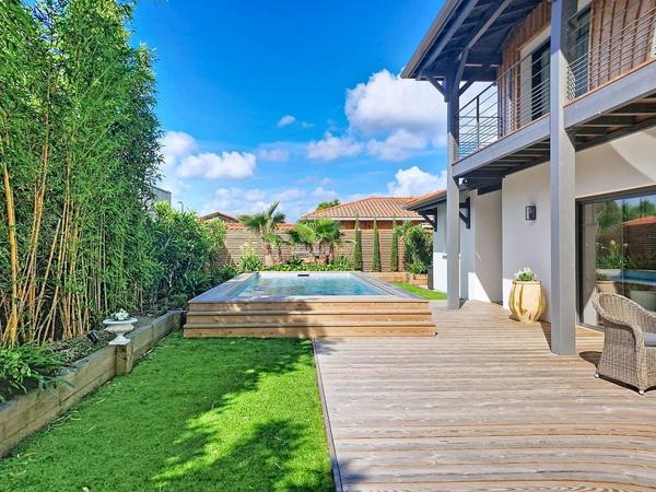 Maison
         6 pièces
        - 180 m²