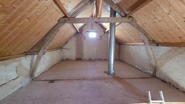 Maison à restaurer avec hangar