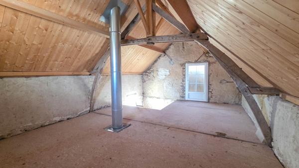 Maison à restaurer avec hangar