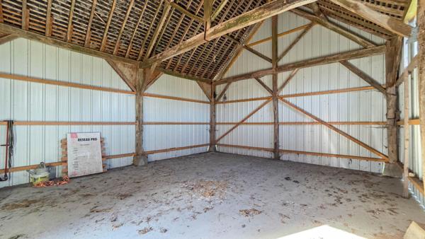 Maison à restaurer avec hangar