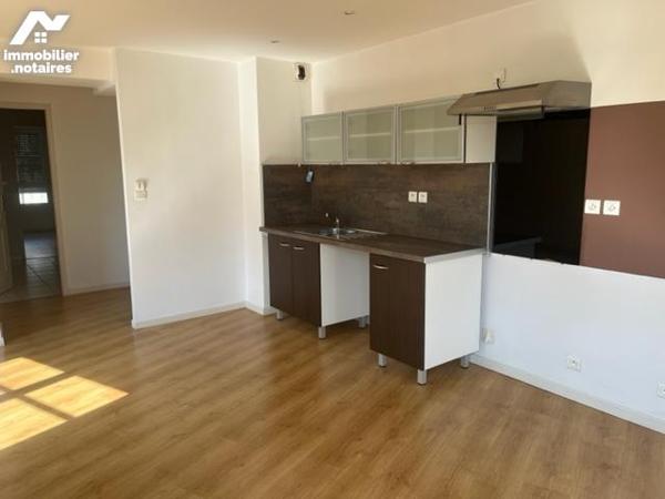 Appartement en centre ville de 102 m², 2 chambres, balcon, ascenseur, cave.