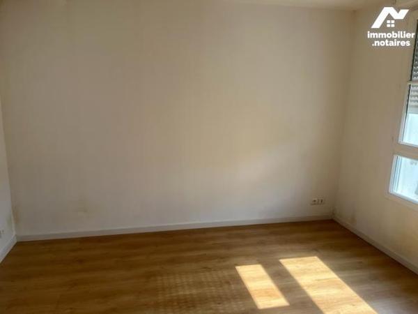 Appartement en centre ville de 102 m², 2 chambres, balcon, ascenseur, cave.