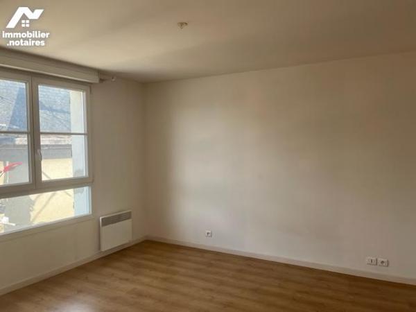 Appartement en centre ville de 102 m², 2 chambres, balcon, ascenseur, cave.