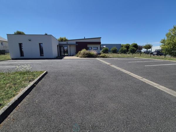 Zone d'activité de Montrichard - Local récent - accès PMR - parking