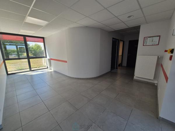 Zone d'activité de Montrichard - Local récent - accès PMR - parking