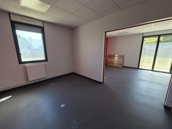 Zone d'activité de Montrichard - Local récent - accès PMR - parking