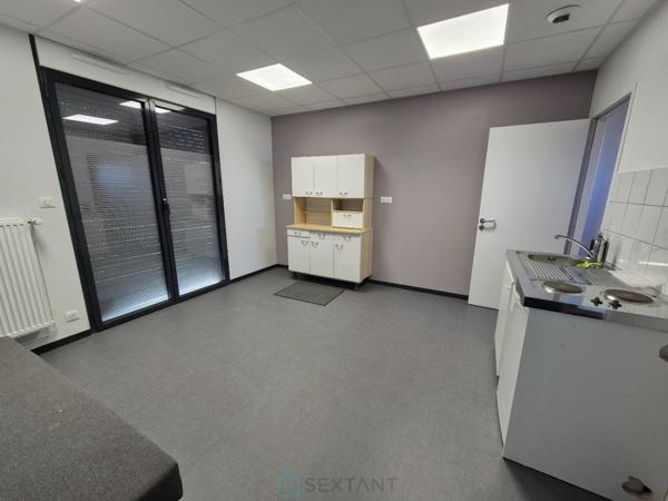 Zone d'activité de Montrichard - Local récent - accès PMR - parking