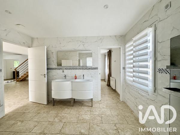 Maison à vendre 7 pièces 136 m² Saint-Yrieix-sur-Charente