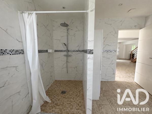 Maison à vendre 7 pièces 136 m² Saint-Yrieix-sur-Charente