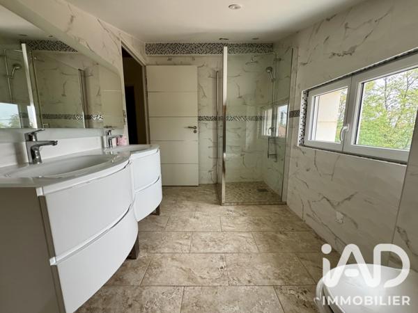 Maison à vendre 7 pièces 136 m² Saint-Yrieix-sur-Charente