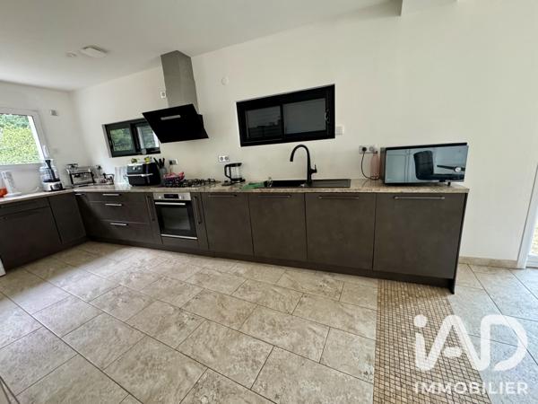 Maison à vendre 7 pièces 136 m² Saint-Yrieix-sur-Charente